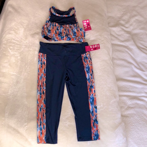 ASOS (SOUTH BEACH BODY) CROPPED WORKOUT SET - Picture 2 of 7